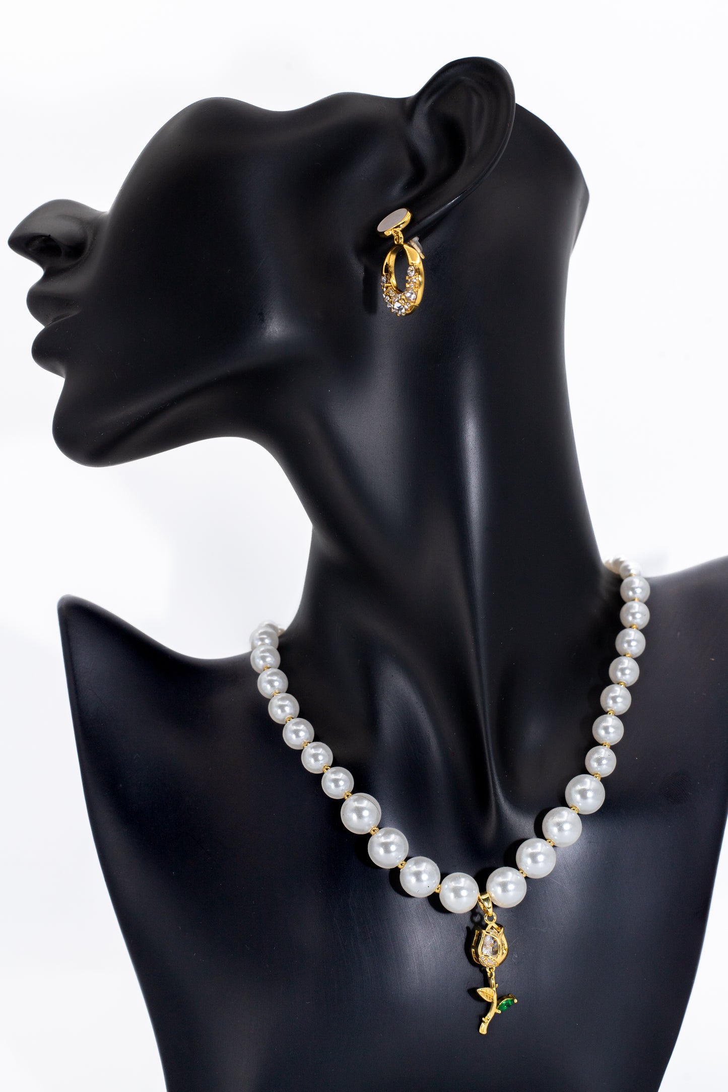 Classic Golden Pearl Necklace Set with Emerald Green Accent