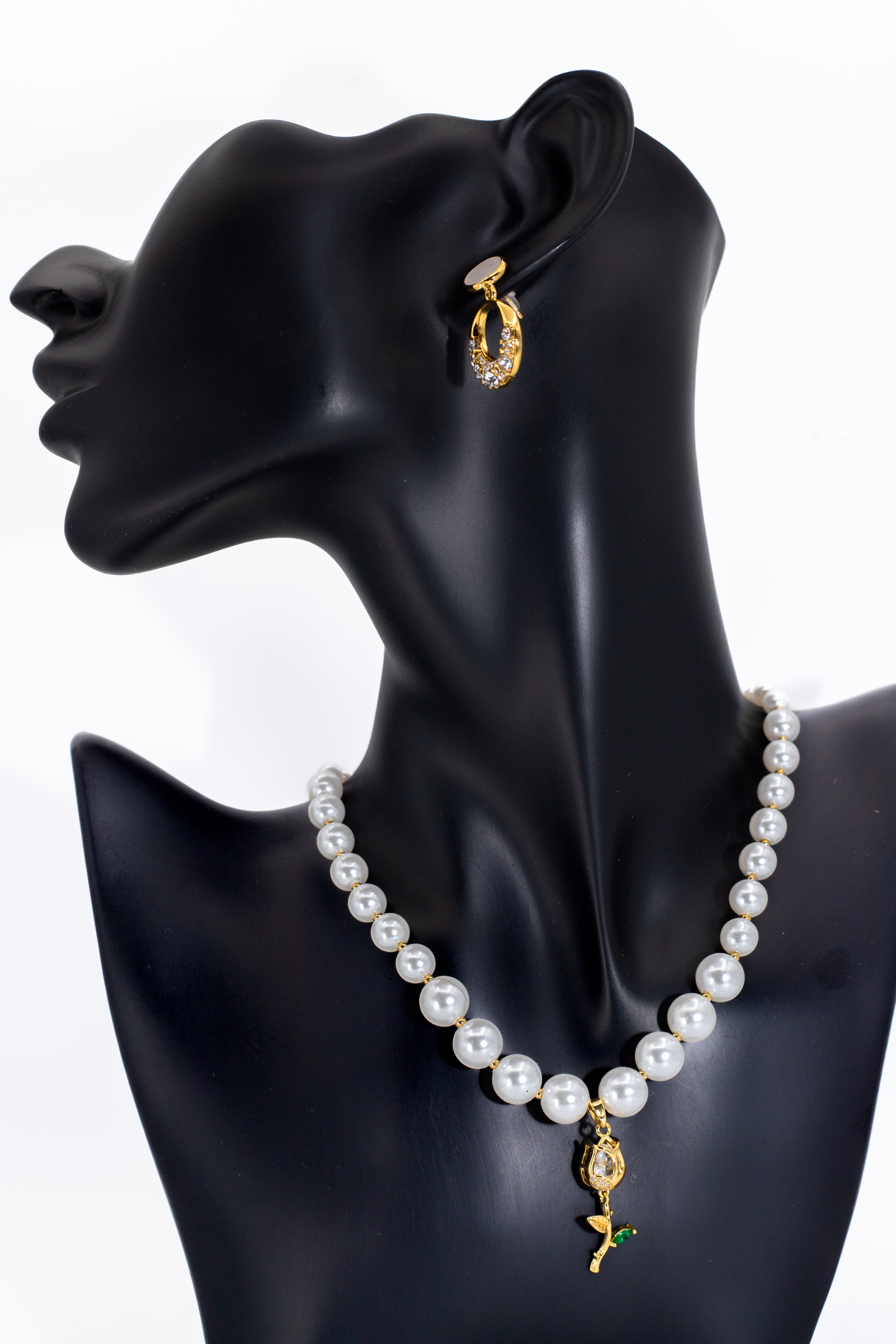 Classic Golden Pearl Necklace Set with Emerald Green Accent