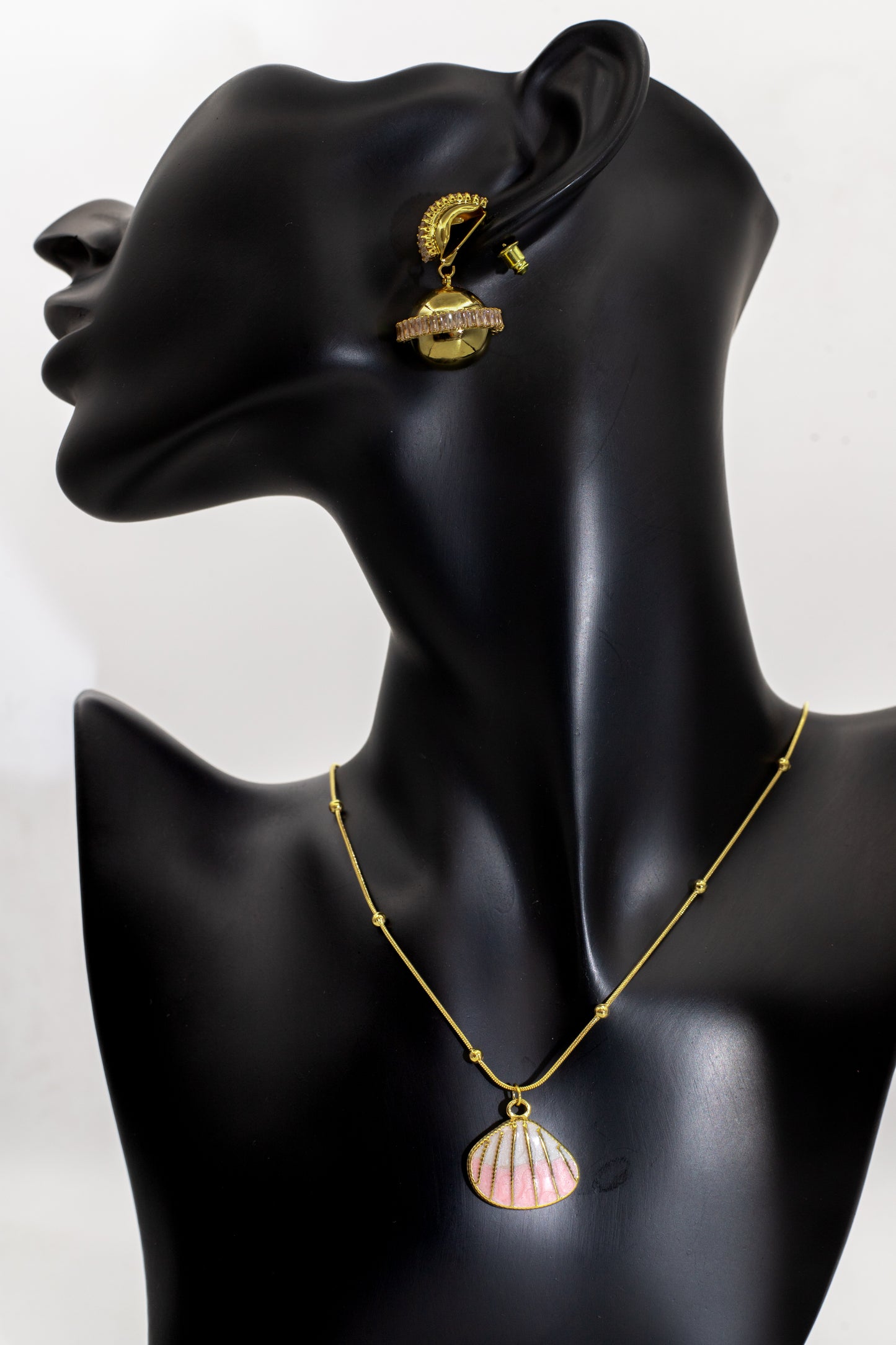 Luxury Golden Seashell Charm Necklace & Glamour Tops Set