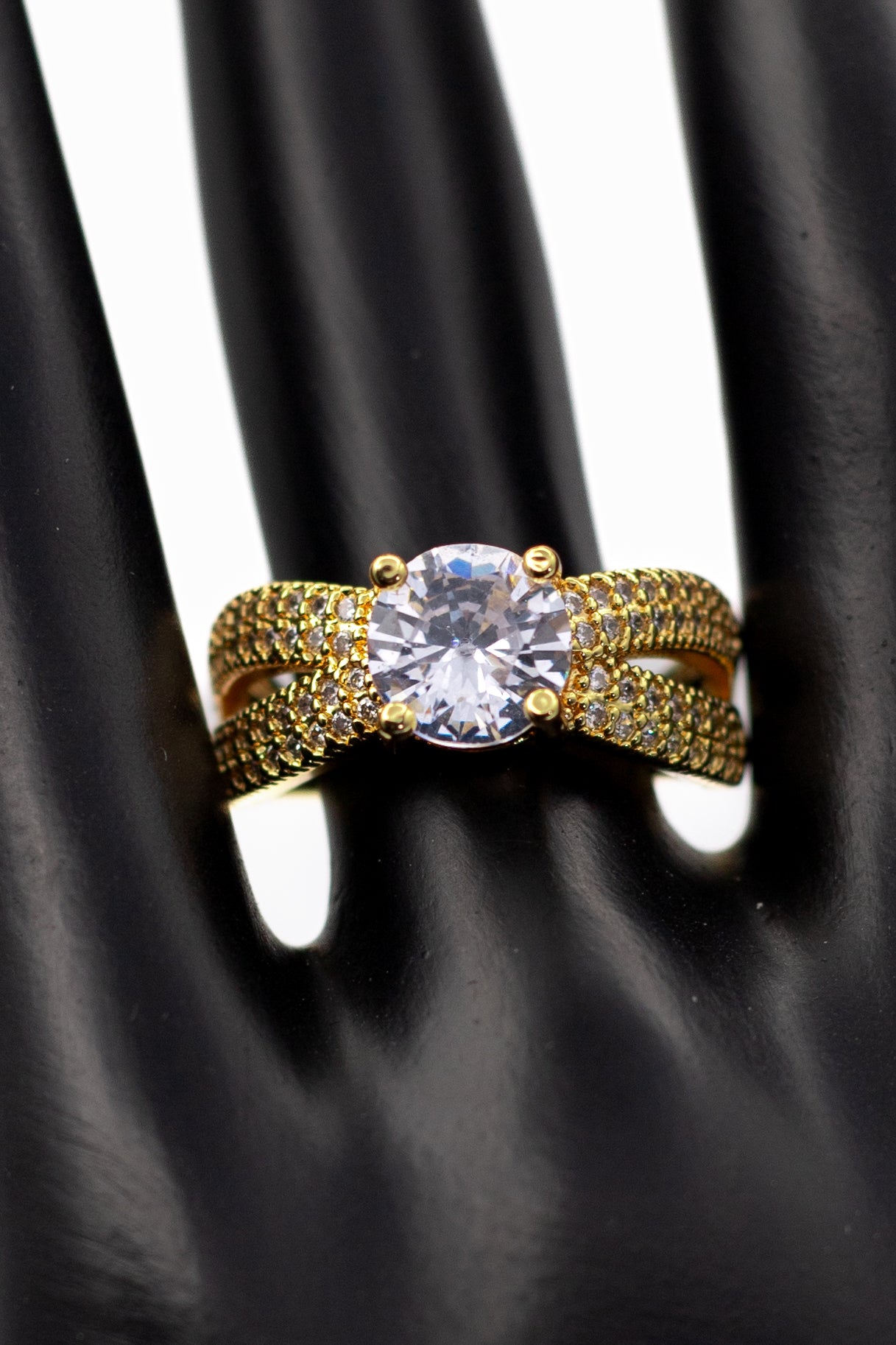 Golden Brilliant Round Crystal Ring (Adjustable)