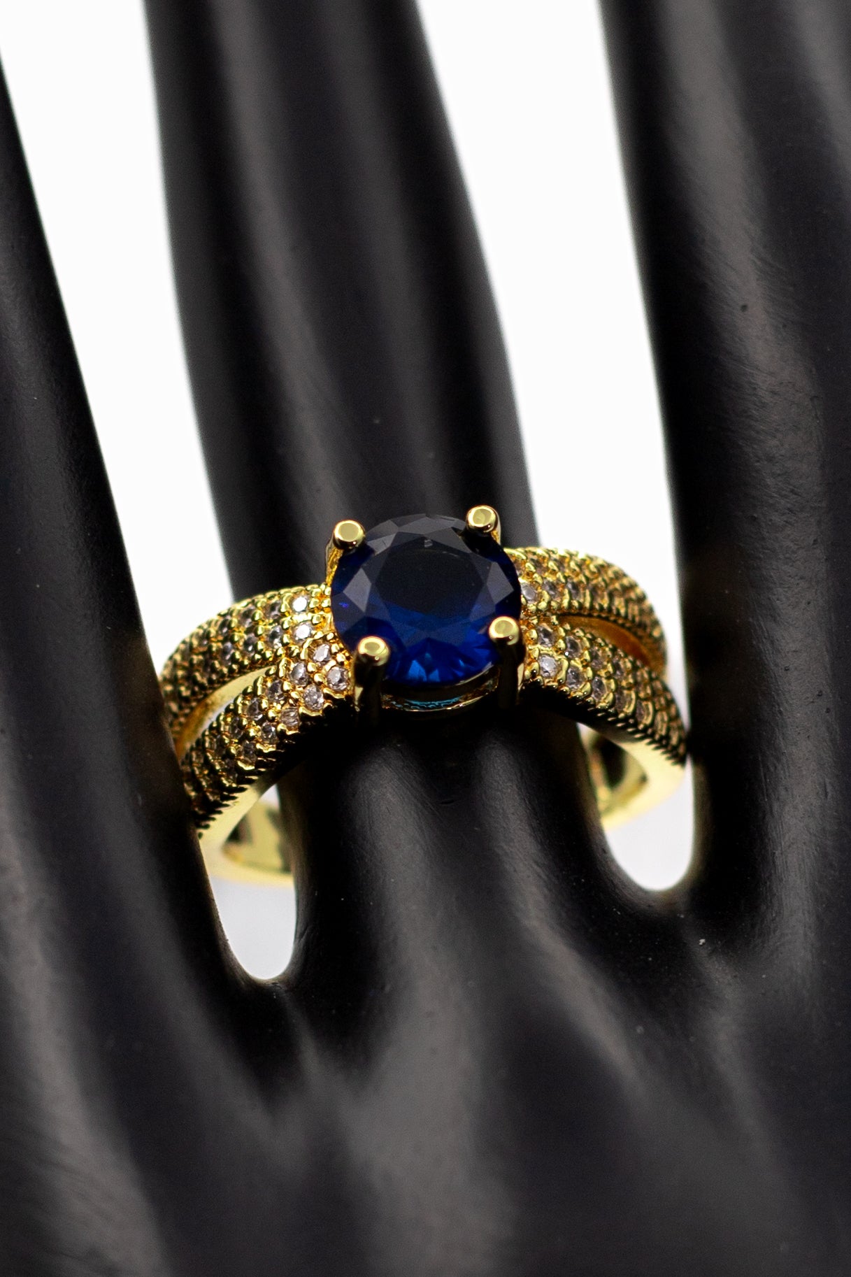 Golden Brilliant Round Crystal Ring (Adjustable)