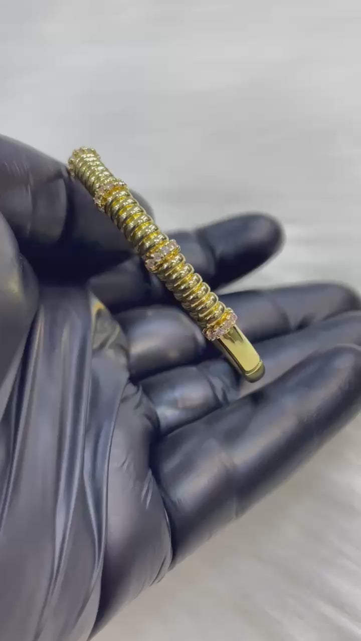 Gilded Ribbed Tubogas Bangle